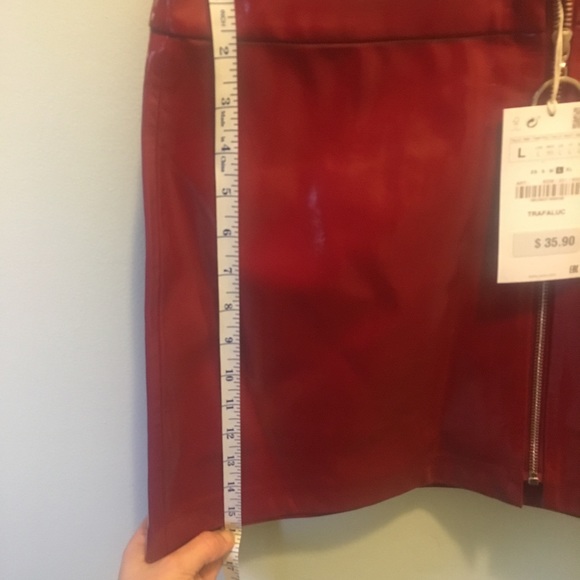 Sexy fun Red faux leather skirt. Between a M and L - Picture 2 of 5